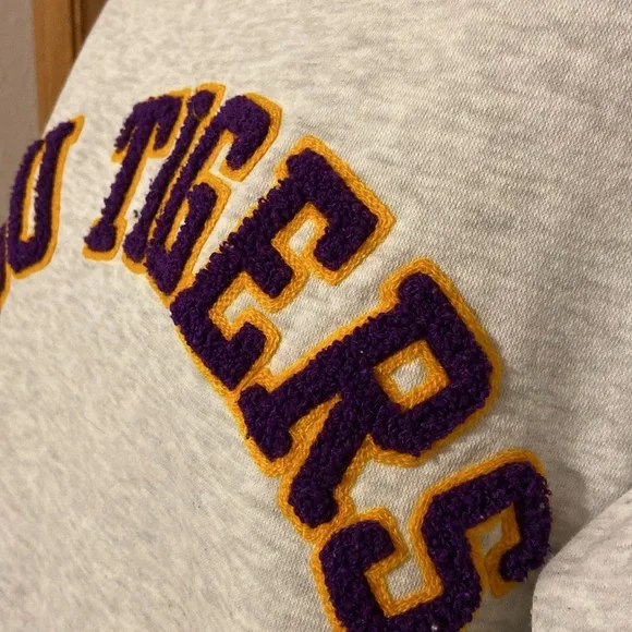 Pressbox LSU Tigers Comfy Light Gray Vintage Wash Sweatshirt Size Medium - Picture 4 of 12